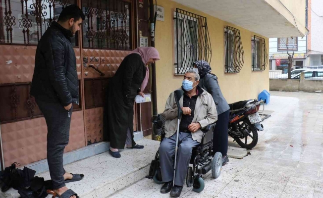 Akülü sandalyesine Yunusemre Belediyesi ile kavuştu