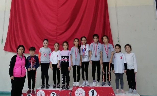 Yunusemreli badmintonculardan madalya yağmuru