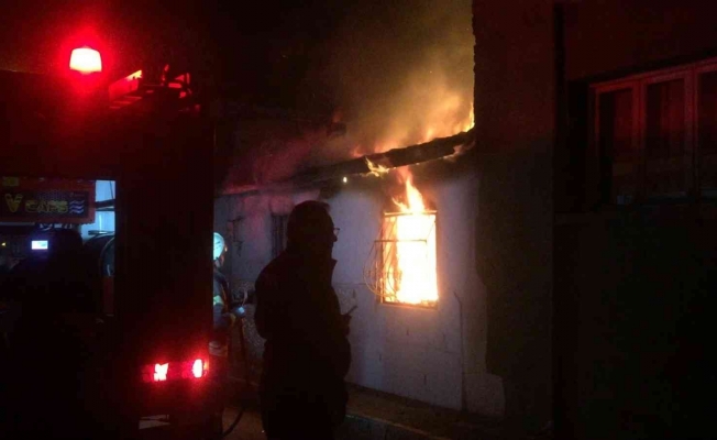 Manisa’da korkutan ev yangını