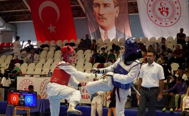 Anadolu Yıldızlar Ligi Tekvando Yarı Finalleri müsabakaları sona erdi