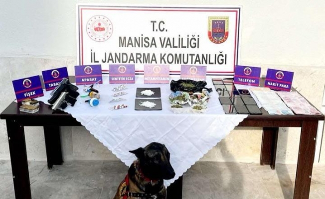 Jandarma Manisa’da zehir tacirlerine göz açtırmıyor: 62 gözaltı