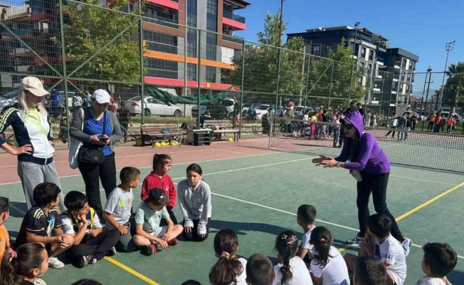 Salihli, geleneksel çocuk oyunlarıyla şenlendi