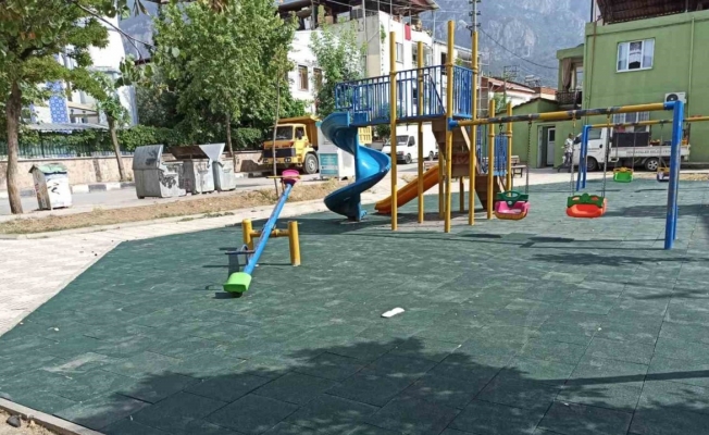 Şehzadeler’in parkları bakımdan geçiyor