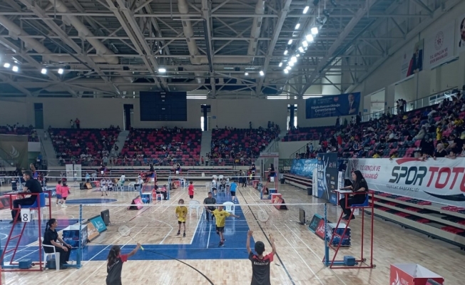 Kulalı minik badmintoncular başarıya imza attı