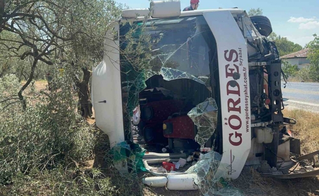 Manisa’da kamyonet otobüsle çarpıştı: 10 yaralı