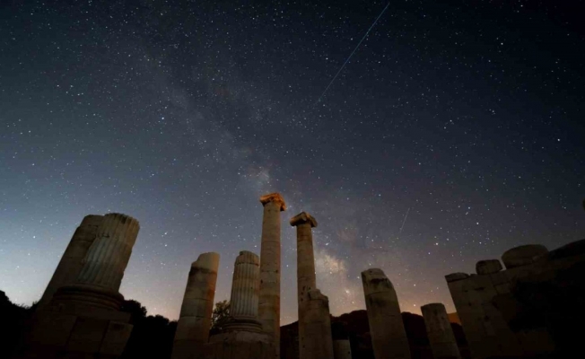 Sardes Antik Kenti, samanyolu ve perseid meteor yağmurunu buluşturdu