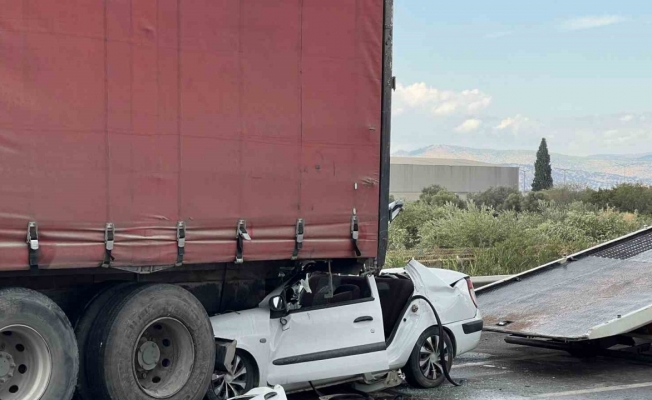 Hurdaya dönen araçtan sağ çıktı