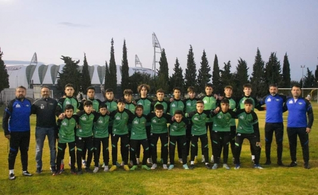 Akhisarspor dibi gördü