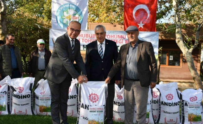 Manisa Büyükşehir’in tohum desteği devam ediyor