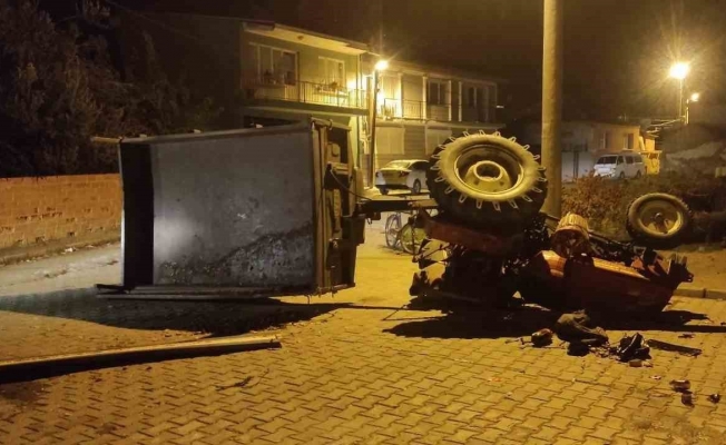 Manisa’da traktör devrildi, sürücü ölümden döndü