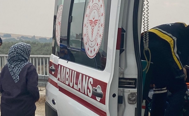 Turgutlu’da, devrilen traktörün altında kalan sürücü yaralandı