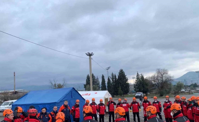 Manisa İHH Arama Kurtarma Ekibi akreditasyon sınavını başarıyla geçti