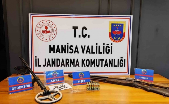 Manisa’da Doğu Roma dönemine ait 23 sikke ele geçirildi