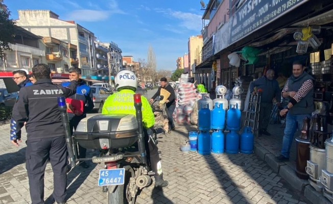 Turgutlu’da zabıta ve emniyetten kaldırım işgali denetimi