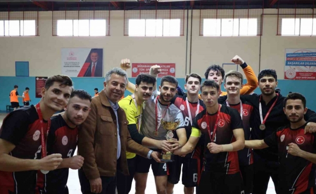 Yurt Lig voleybol ve futsal erkekler müsabakaları Manisa’da tamamlandı