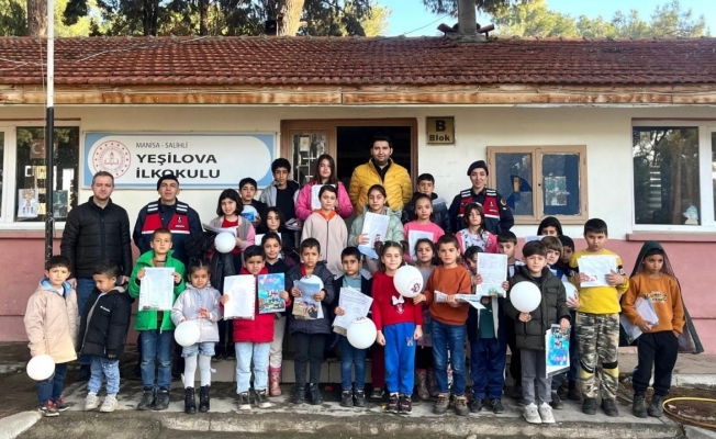 Salihli Jandarma, öğrencileri bilgilendirdi