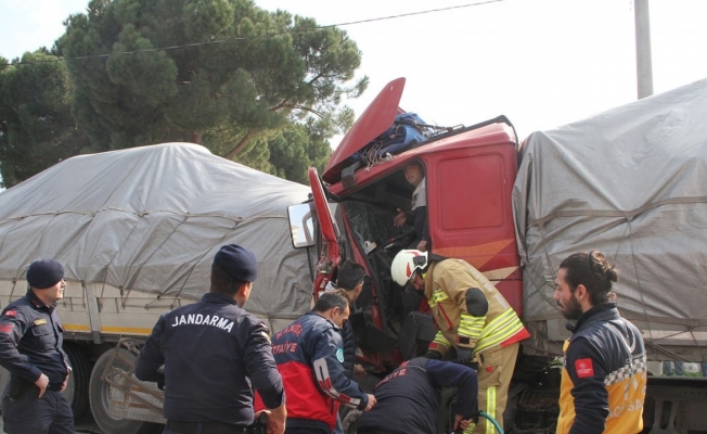 Manisa’da iki tır çarpıştı: 1 yaralı