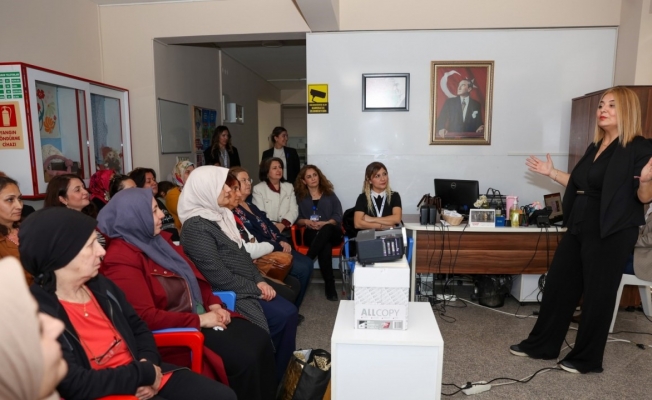 Yunusemre’den aile içi iletişim semineri