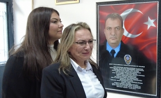 Şehit polisin adı kızlarının okuduğu okula verildi