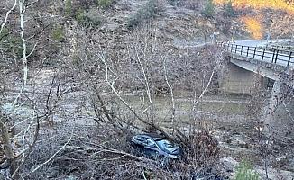 Manisa’da otomobil Gördes Çayına uçtu: 3 yaralı