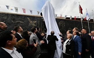 Yunusemre 100. Yıl Meydanı Atatürk heykeliyle taçlandı