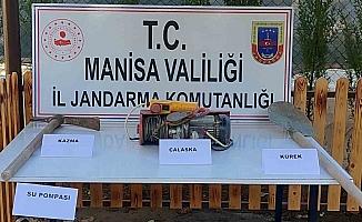 Manisa’da kaçak kazı yapan 5 kişi suçüstü yakalandı